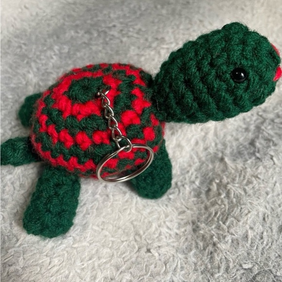 Handmade Green and Red Turtle Keychain - Picture 3 of 3